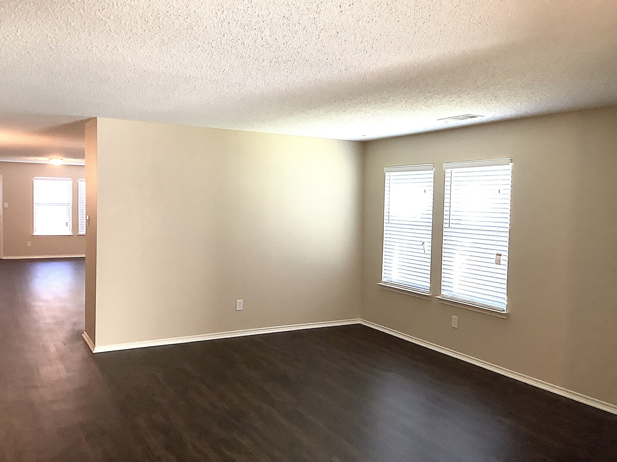 Building Photo - 115 Clover Leaf Ln