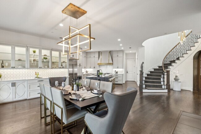Building Photo - 28 Comillas Dr