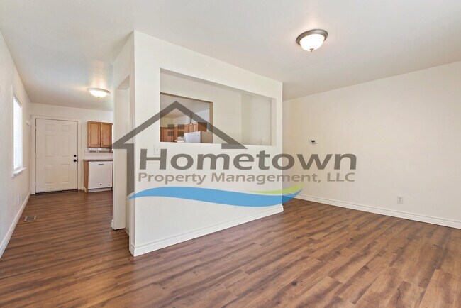 Building Photo - 1468 E Burnham Ave