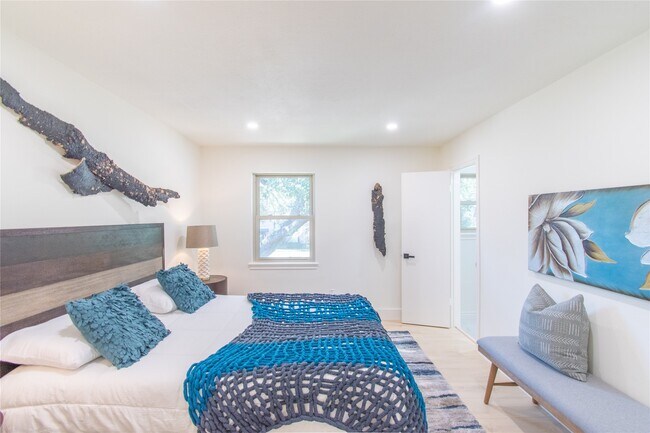 Building Photo - 727 Bunker Hill Rd