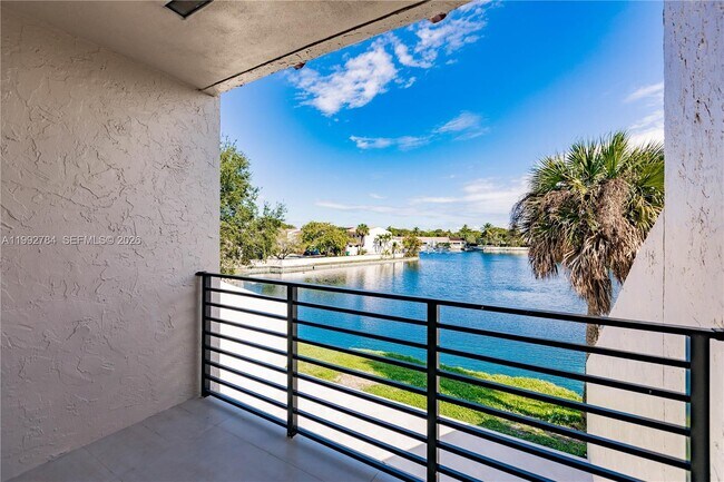 Building Photo - 7238 Jacaranda Ln