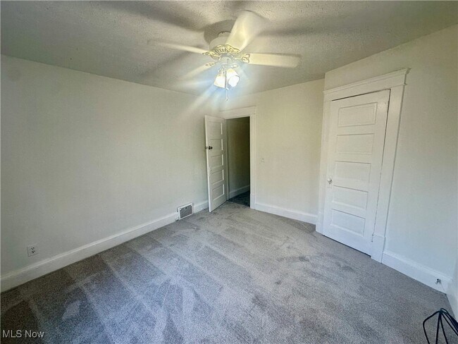 Building Photo - 162 Westwood Ave