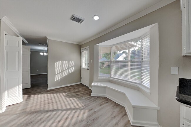 Building Photo - 16834 Scenic Gardens Dr