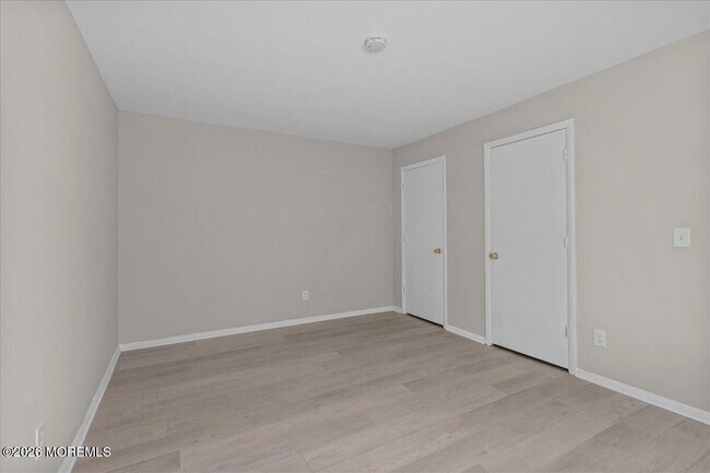 Building Photo - 601 Mistletoe Ave