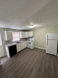 Building Photo - 99 Lawrence St