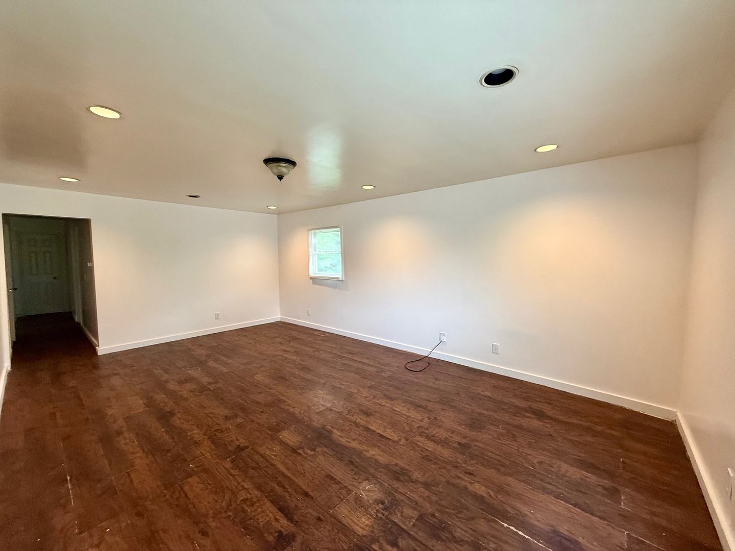 Building Photo - 3149 N Gladstone Ave