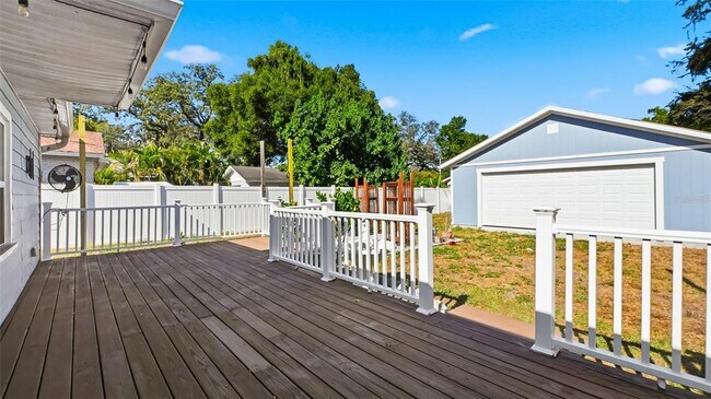 Building Photo - 1416 E Frierson Ave