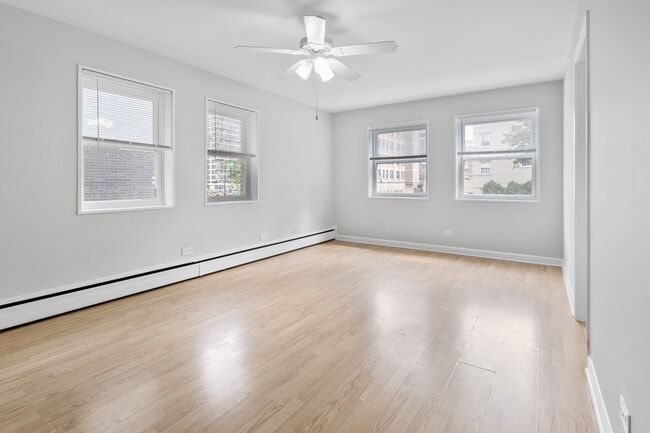 Building Photo - 6120 N Kenmore Ave