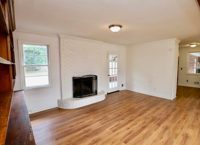 Building Photo - 1912 Dominion Dr