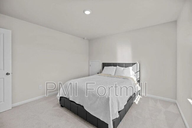 Building Photo - 18045 Stark Wy