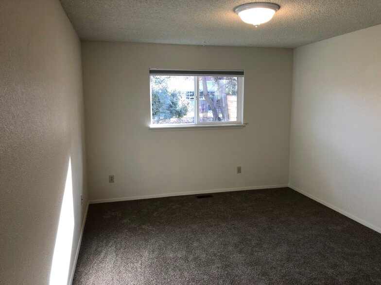 Master bedroom - 583 Amanita St