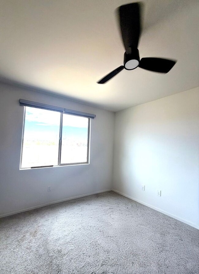 Building Photo - Gorgeous 3 Bedroom 2 Bath with modern upgrades in the home!