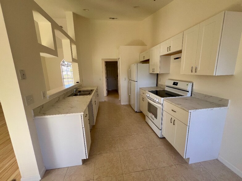 Building Photo - 914 SW Cecil Ln