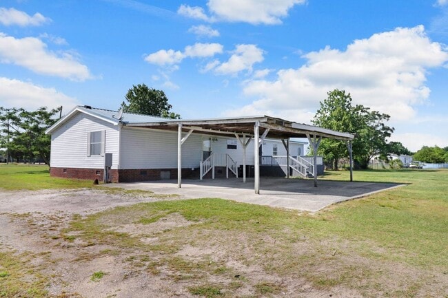 Building Photo - *SPACIOUS HOME IN PIKEVILLE SCHOOL DISTRICT*