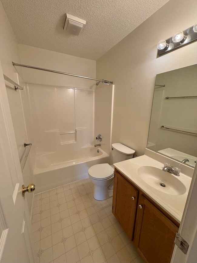 Building Photo - Duplex for Rent