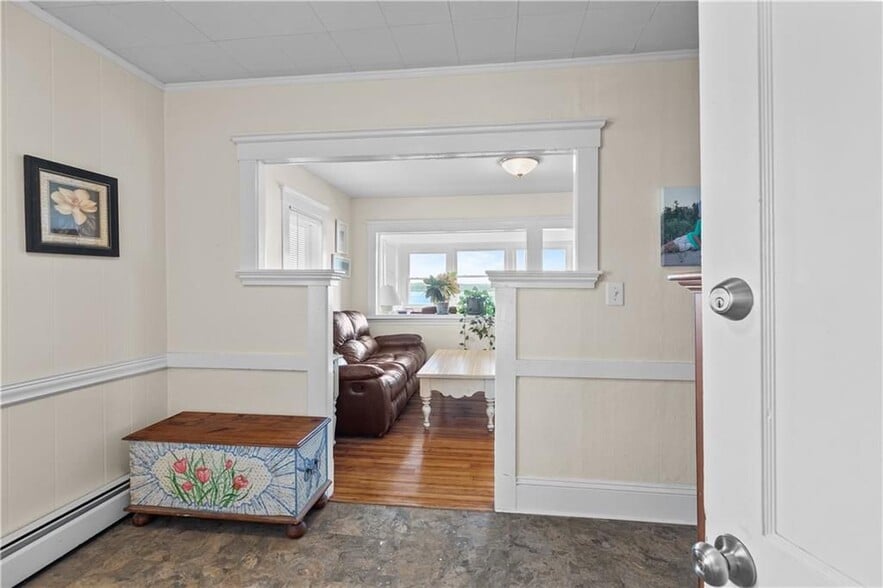 Building Photo - 38 Aquidneck Ave