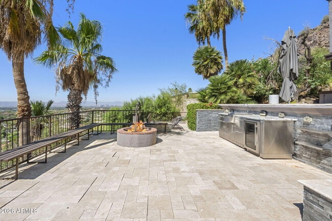 Building Photo - 6900 N Highlands Dr