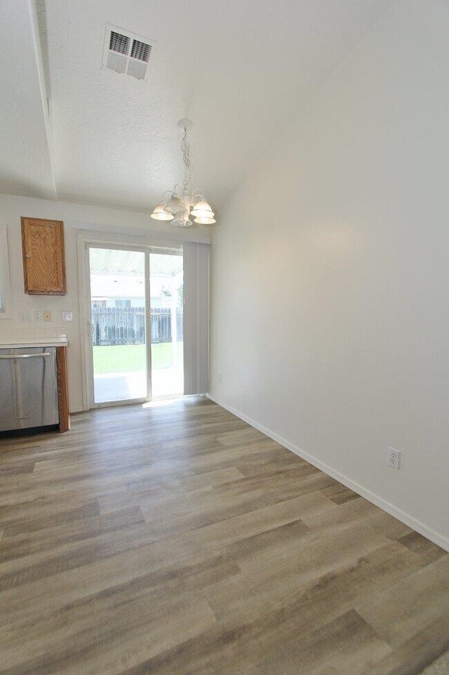 Building Photo - 3721 Pierre Ave