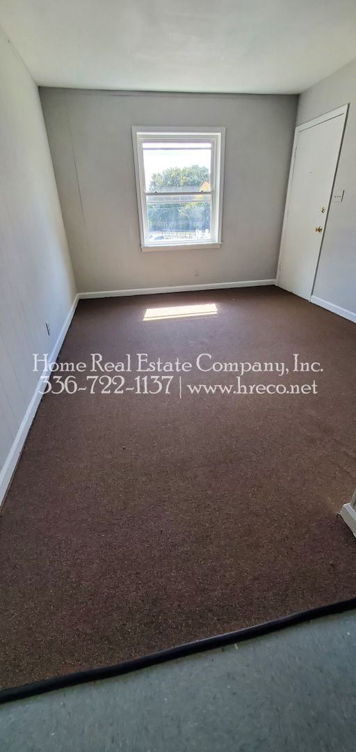 Building Photo - 2336 N Cherry St