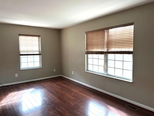 Building Photo - 3456 Burbank Dr