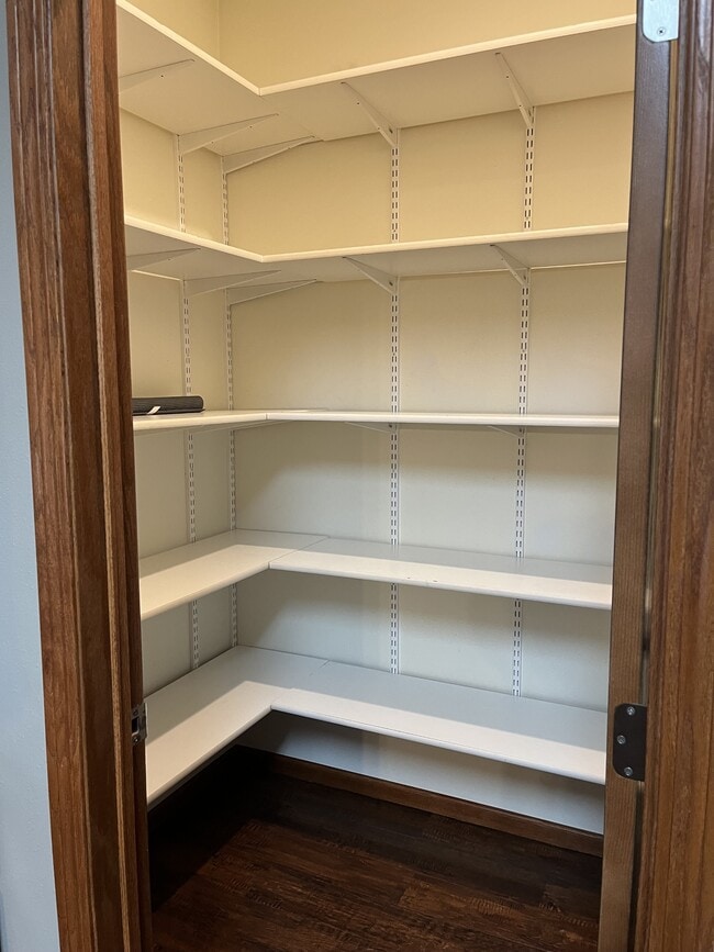 Building Photo - 1501 N Grove Pl