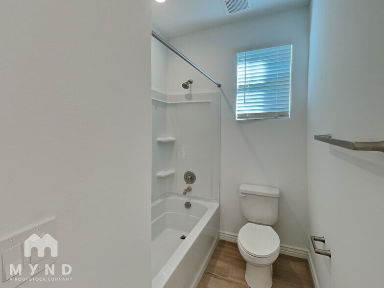 Building Photo - 9959 W Whitton Ave