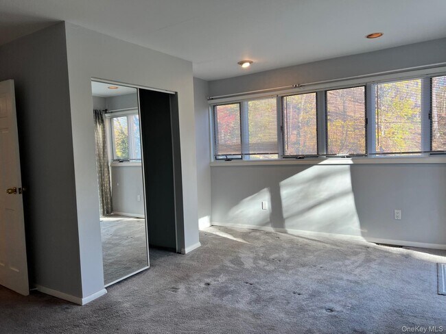 Building Photo - 111 Main St