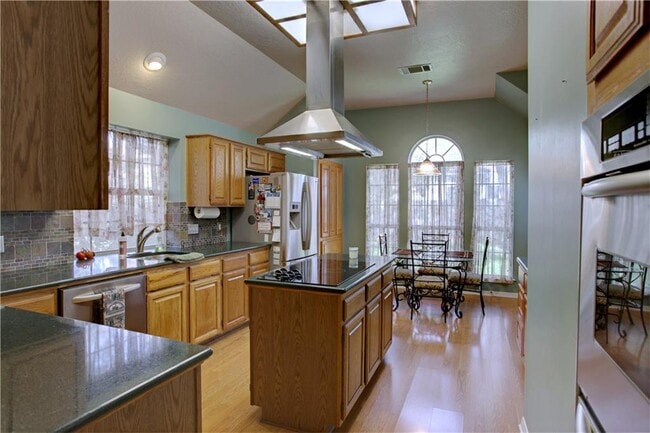 Building Photo - 6204 John Chisum Ln