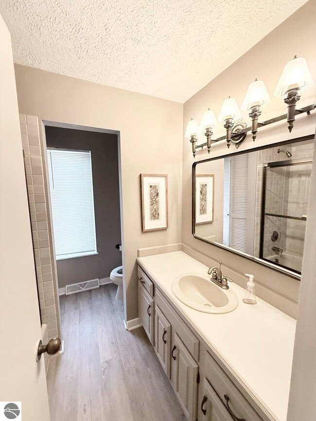 Building Photo - 776 N Yacht Club Dr