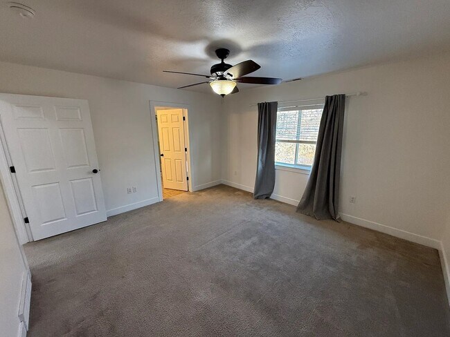 Building Photo - Beautiful Home in quiet Cul de sac