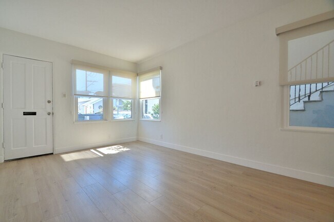 Building Photo - j421