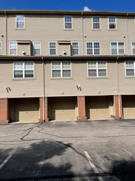 Building Photo - 3074 Barclay Way