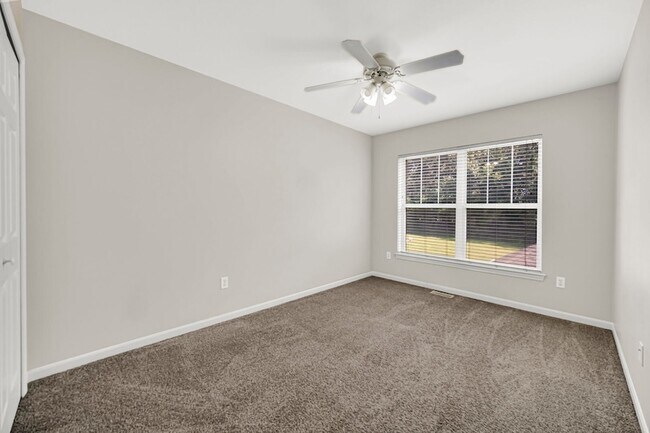 Building Photo - 318 Village Square