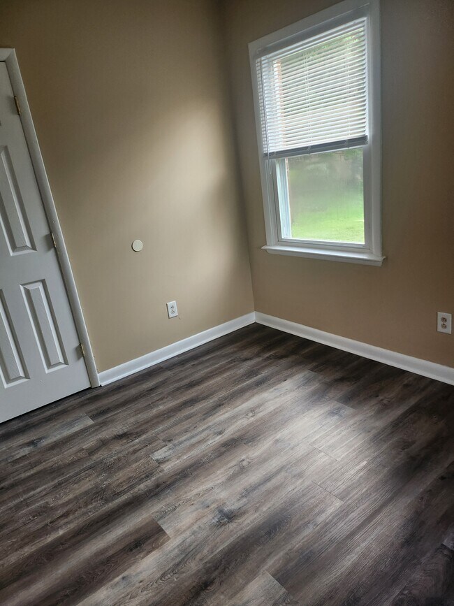 Building Photo - 3777 Sedgefield Dr