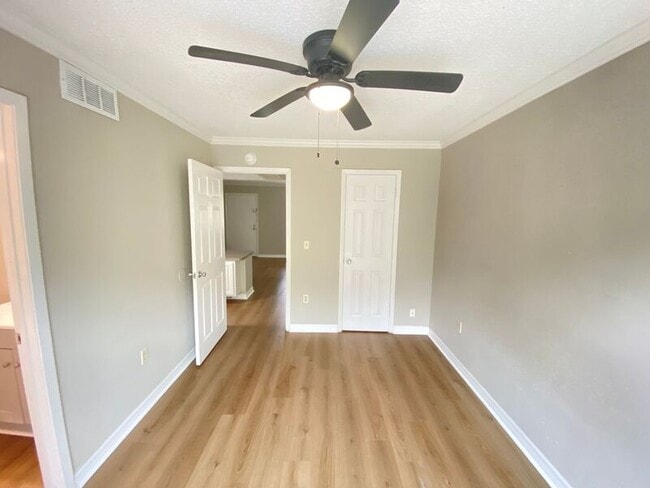 Building Photo - 121 Oyster Bay Cir