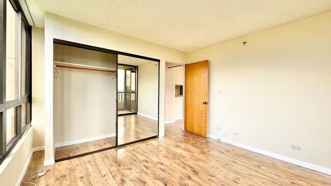 Building Photo - 5333 Likini St