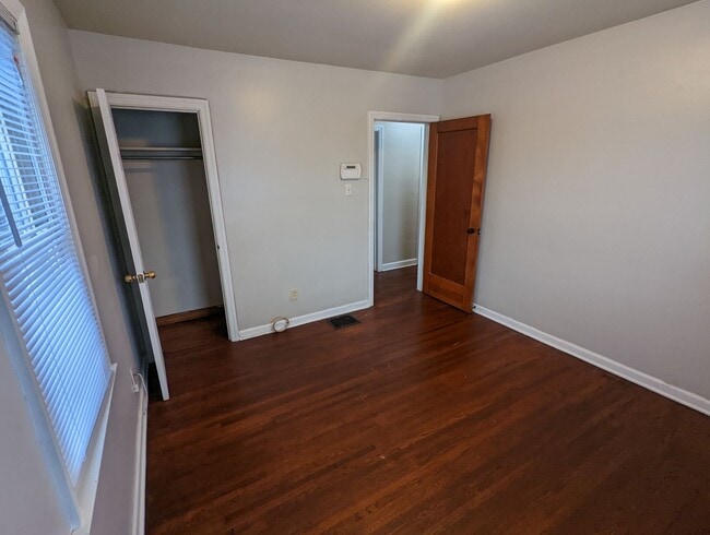 Building Photo - 3 Bedroom 1 Bathroom Single Family Home, West Columbus