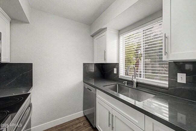 Building Photo - 4554 E Paradise Village Pky N