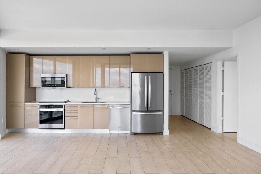 Building Photo - 2000 Metropica Way