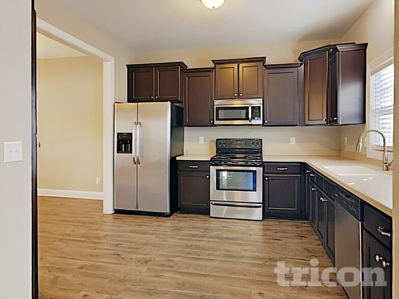 Building Photo - 465 Hunter Way