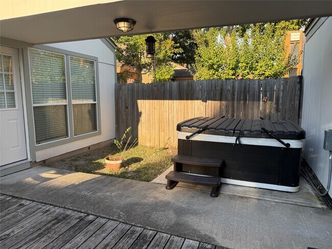 Building Photo - 12800 Briar Forest Dr