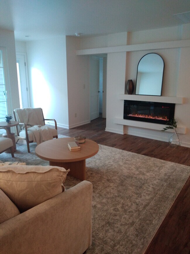 Building Photo - 2741 Hidden Dr