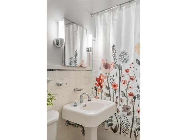 Building Photo - 1621 W 25th St