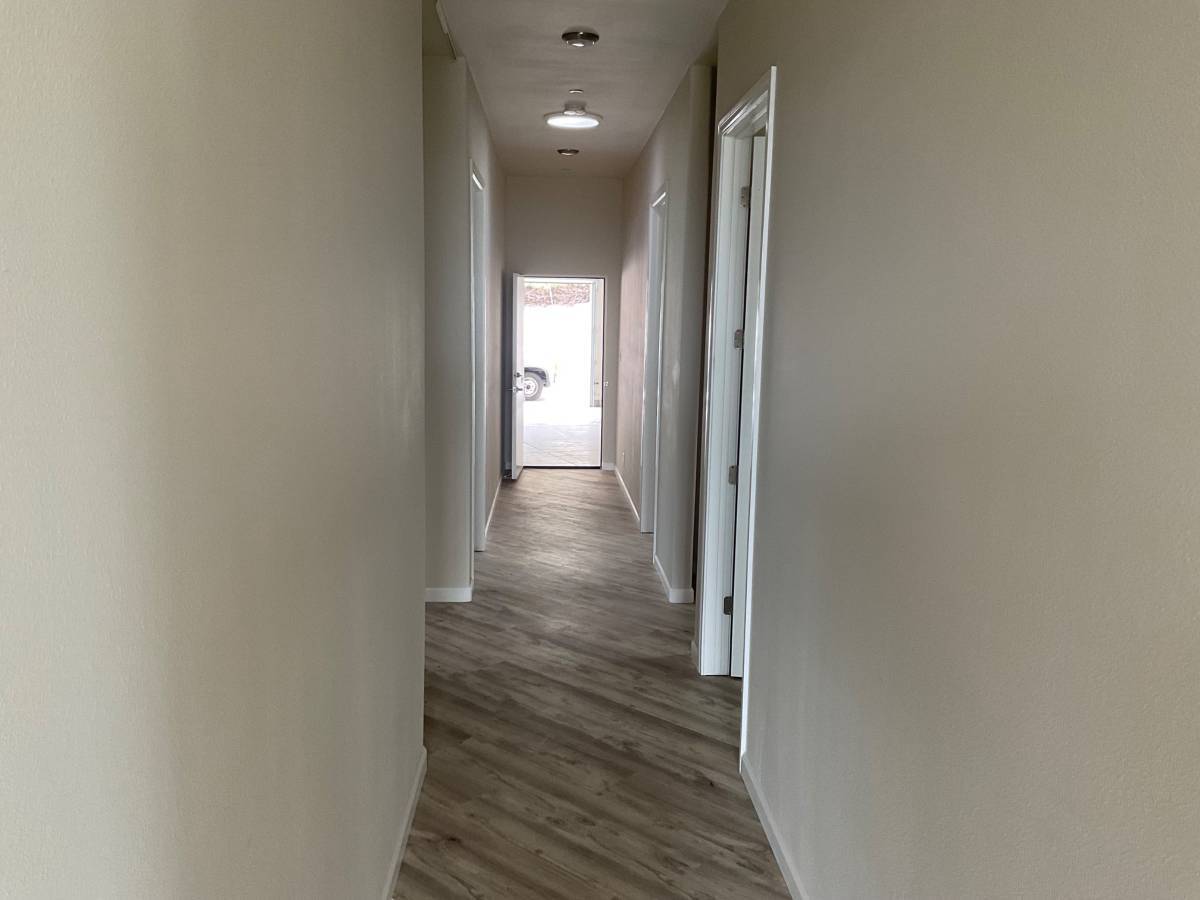 Building Photo - 9427 Vista Dr