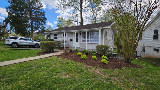 Building Photo - 231 Shamrock Rd