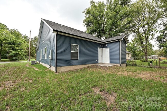 Building Photo - 636 Harrison St