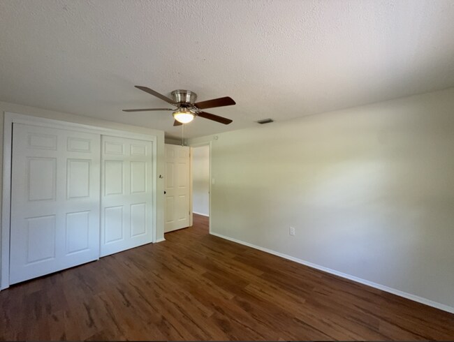 Building Photo - 15839 Villa Dr