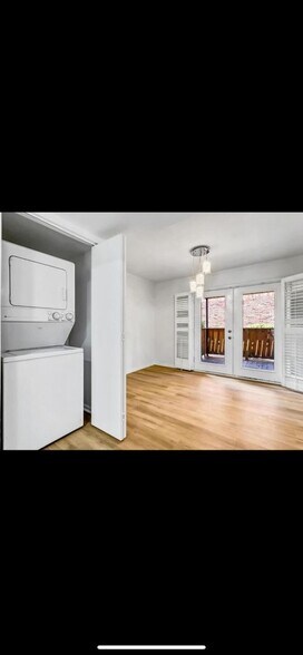 Building Photo - 5632 Kingsport Dr
