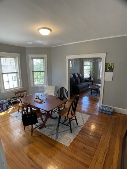 Building Photo - 835 Fellsway