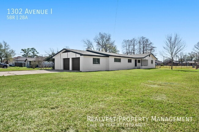 Building Photo - 1302 Avenue I